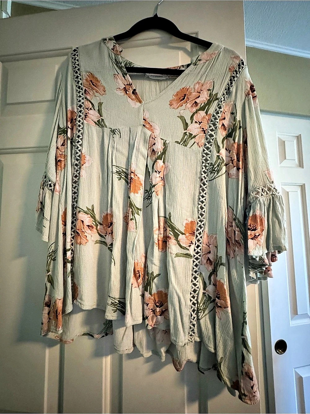 Floral Tunic in Green & Pink Medium Like New